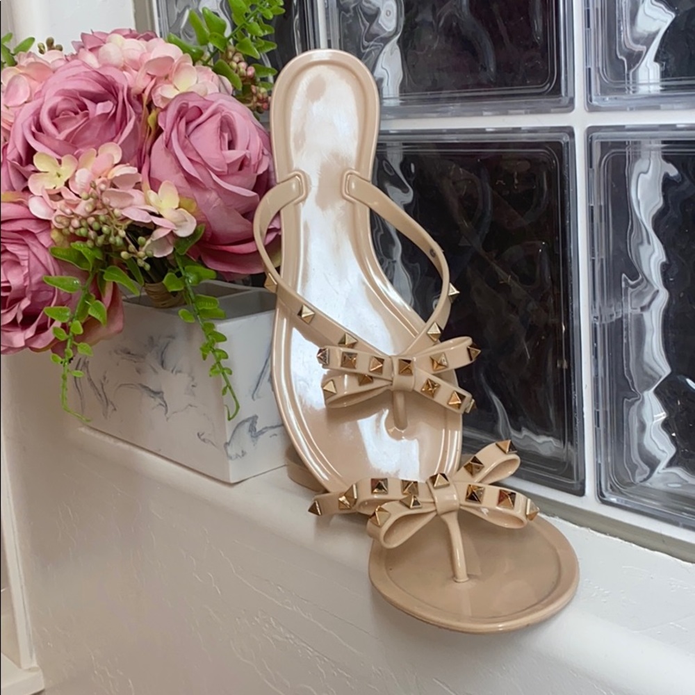 Tan Bowed Flip Flops